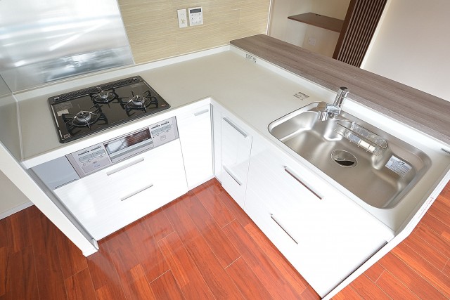 高輪中台マンション 使い勝手のよいＬ字型キッチン