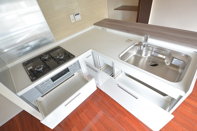 高輪中台マンション 使い勝手のよいＬ字型キッチン