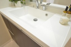 スタイリッシュなスクエア型の洗面ボウル