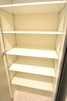 タオル類の収納に便利なリネン庫