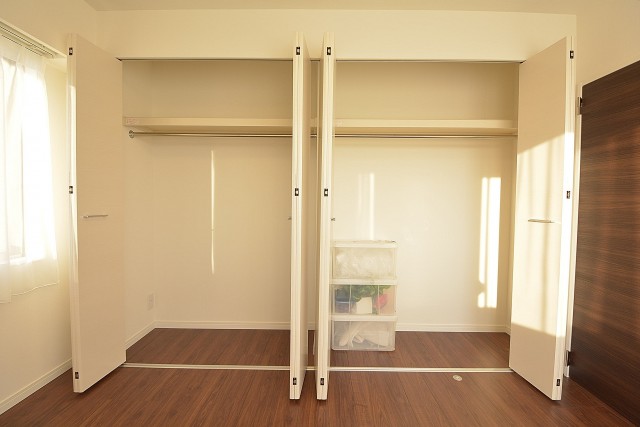 約5.8畳の洋室のクローゼット