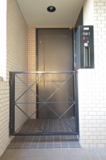 ポーチ付きの玄関