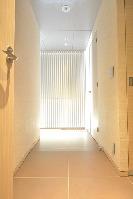 玄関からリビングへの通路