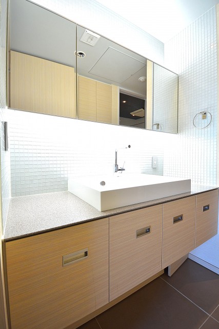 ゆとりの広さが魅力の洗面化粧台