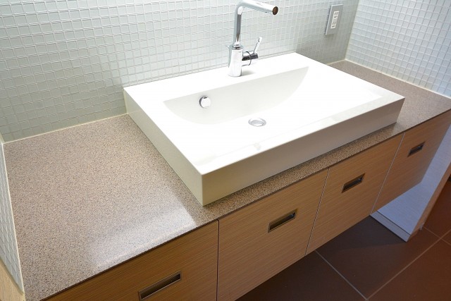 スタイリッシュなスクエア型の洗面ボウル