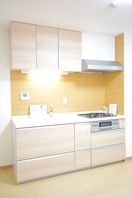 人造大理石トップ＆シンクのシステムキッチン