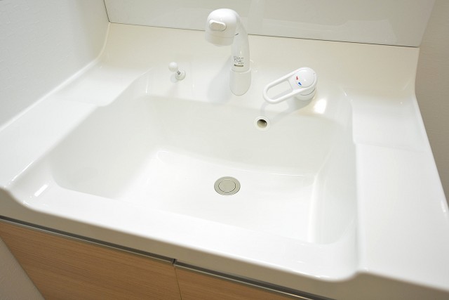 お掃除が楽なカウンター一体型洗面ボウル