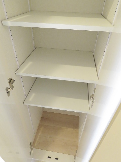 パシフィック馬事公苑前　廊下収納