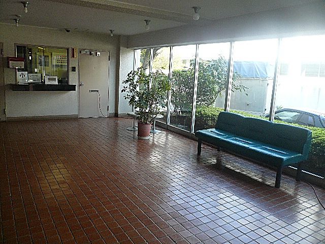 弦巻リハイム　エントランス内