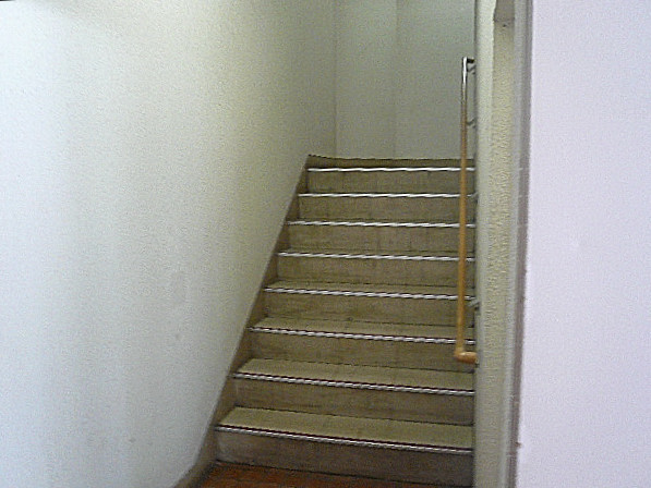 弦巻リハイム　内階段