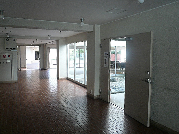 弦巻リハイム　エントランス内