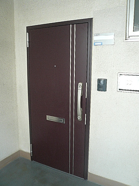 弦巻リハイム　玄関です。205