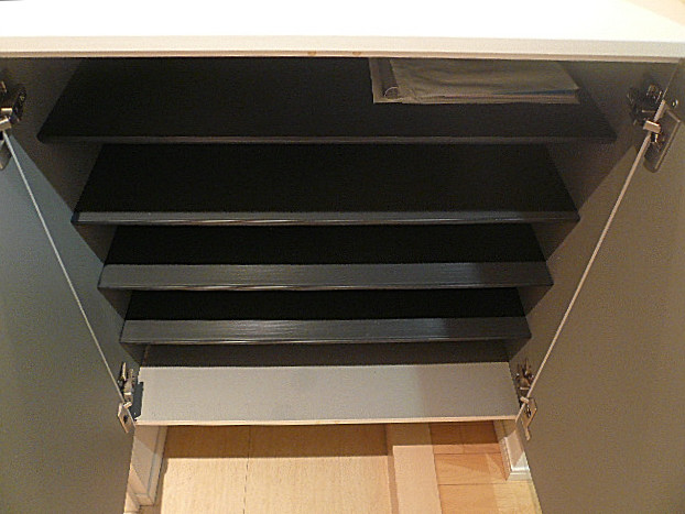 弦巻リハイム　玄関収納205