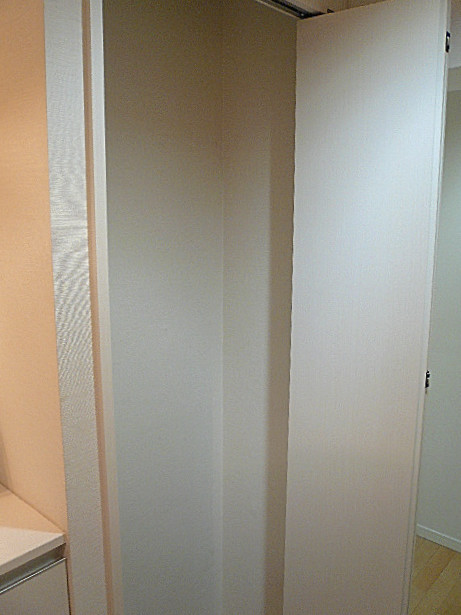 弦巻リハイム　真っ白なトールサイズ玄関収納205