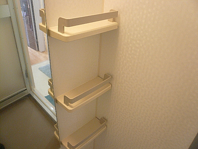 弦巻リハイム　3つもあるトレイ205