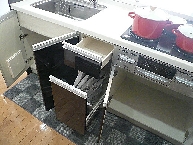 弦巻リハイム　収納205