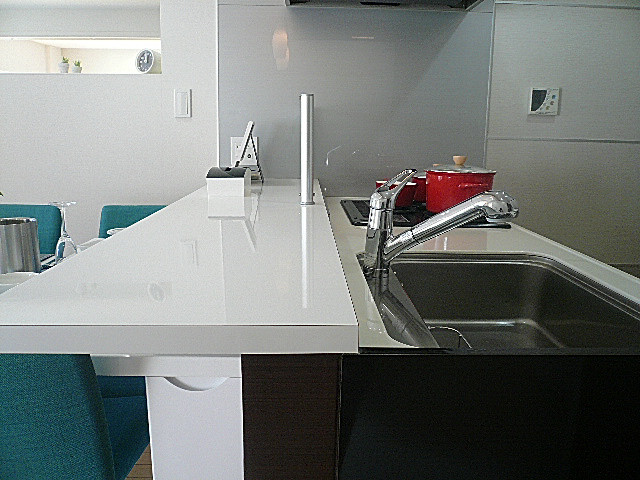 弦巻リハイム　オシャレなカウンター205