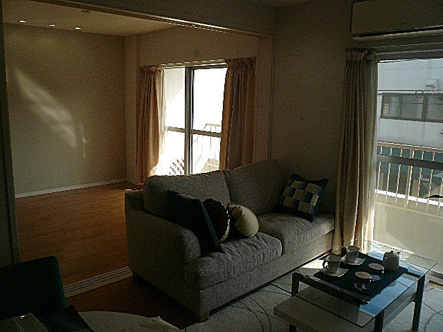 弦巻リハイム　ＬＤＫと洋室の仕切りを開けると広々205