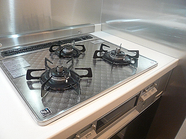 キッチン　3口コンロ