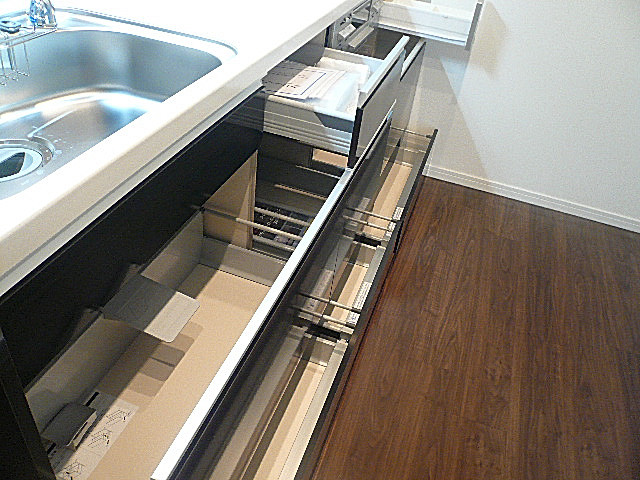 キッチン　引き出しタイプ収納