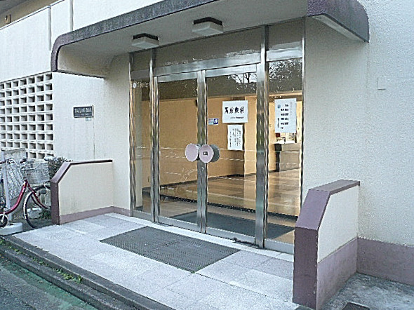 マンション駒場　エントランス前