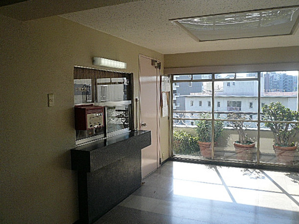マンション駒場　広々としたエントランス