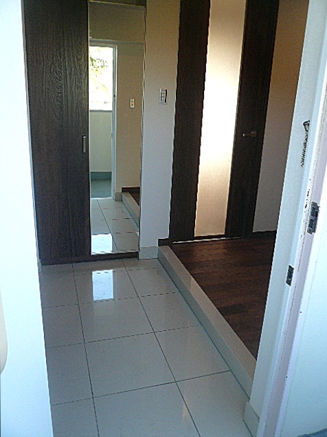 マンション駒場　ゆとりある玄関ホール