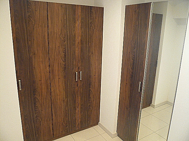 マンション駒場　ミラー付充実した玄関収納◎