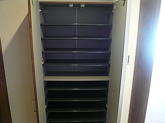 マンション駒場　ミラー付充実した玄関収納◎