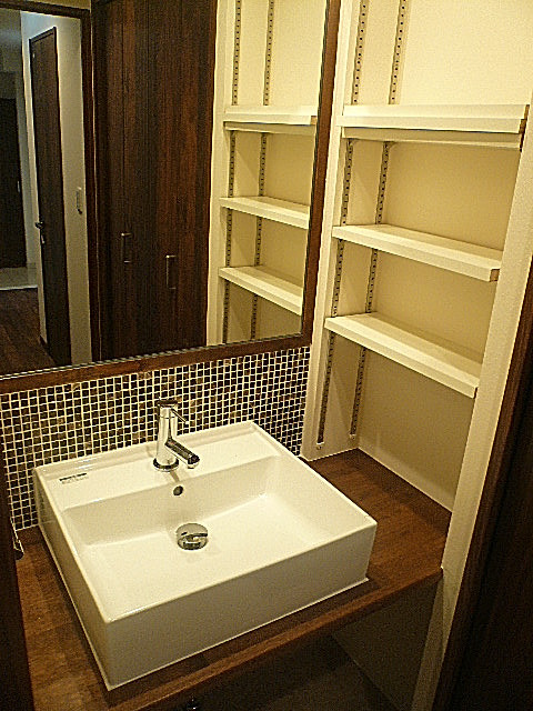 マンション駒場　オシャレな洗面化粧台