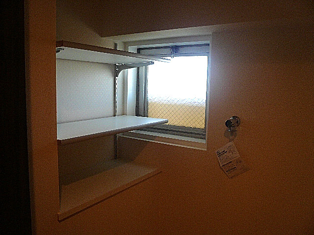 マンション駒場　洗濯機置き場プラス収納棚