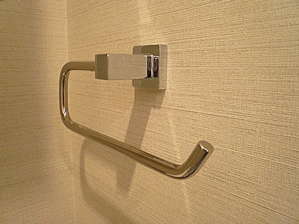 洗浄便座付きトイレ　タオルハンガー