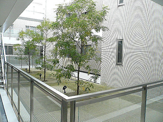 イトーピア自由が丘ＩＤＥＡ　エントランス内　中庭