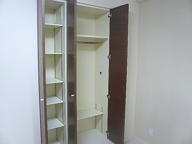 大きな窓のある　5.7帖洋室