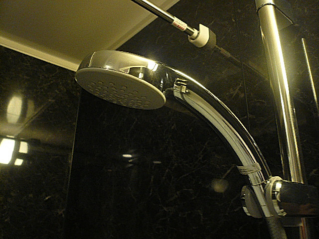 シックな浴室　シャワー