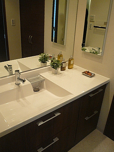 ワイドな洗面化粧台