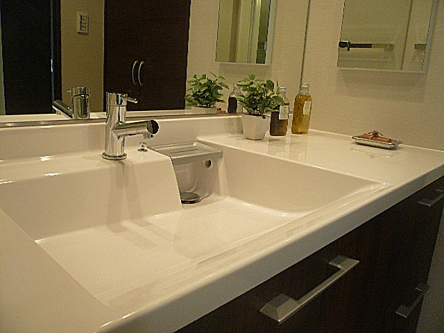 ワイドな洗面化粧台