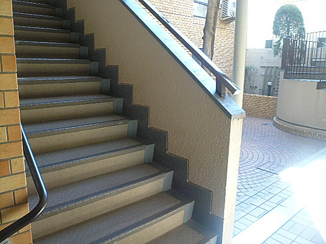 ライオンズマンション碑文谷　こちのの階段から