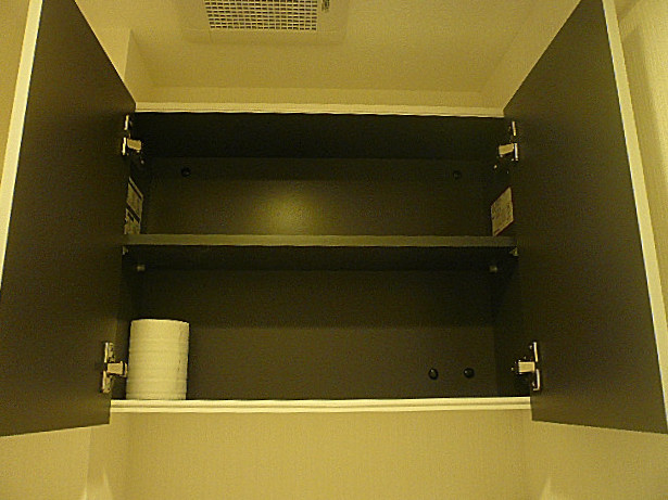 ウォシュレット付トイレ　吊戸棚