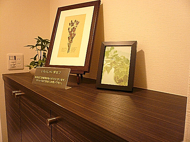 第三宮庭マンション　玄関収納カウンター部分