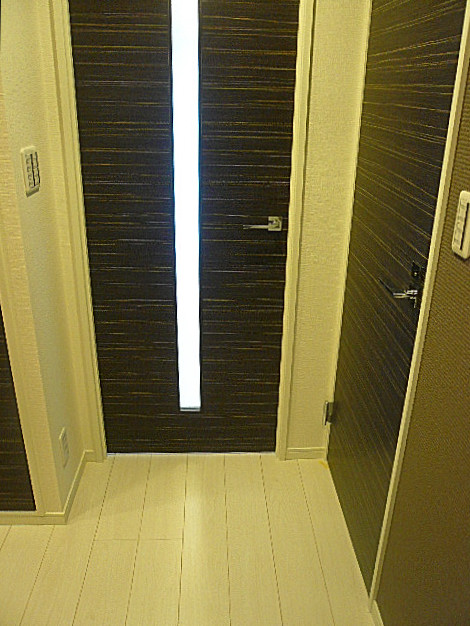 第三宮庭マンション　正面のドアからＬＤＫへ～