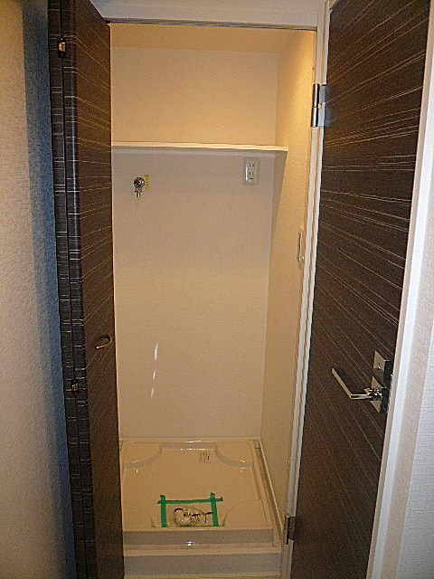 第三宮庭マンション　棚付き洗濯機置き場！