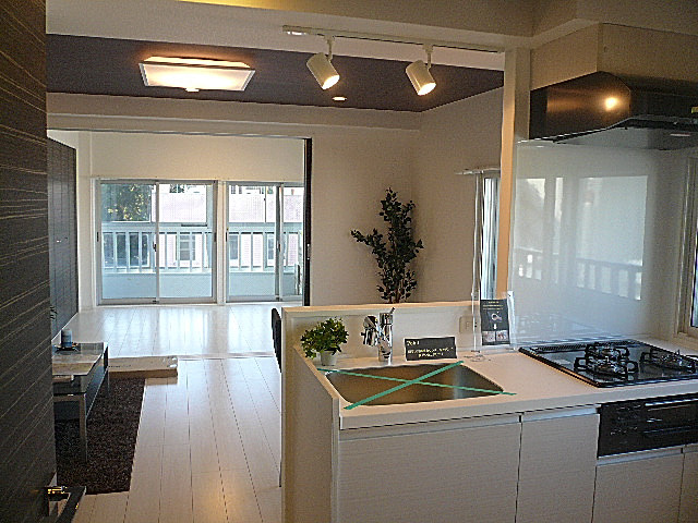 第三宮庭マンション　開放感あるＬＤＫ並びに洋室6.0帖