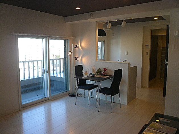 第三宮庭マンション　落ち着きのあるリビング・ダイニング・キッチン