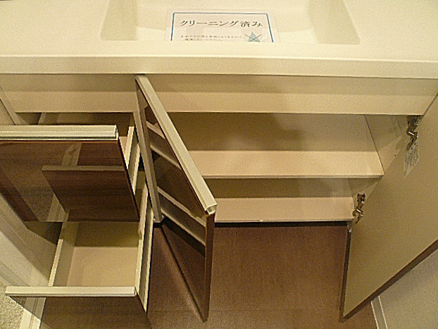 洗面化粧台　収納