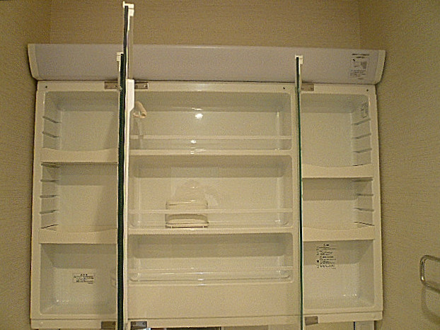 三面鏡裏にも収納