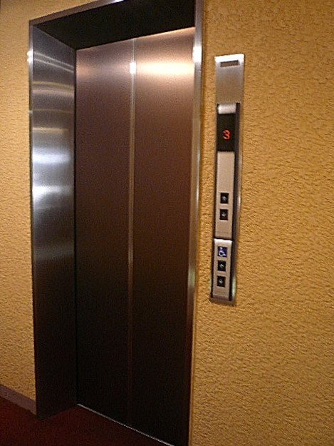 サンビューハイツ元麻布　エレベーターです。