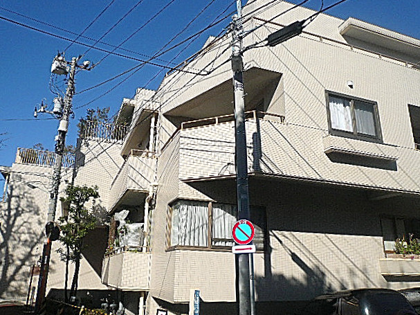 サンビューハイツ元麻布　タイル貼りの外観