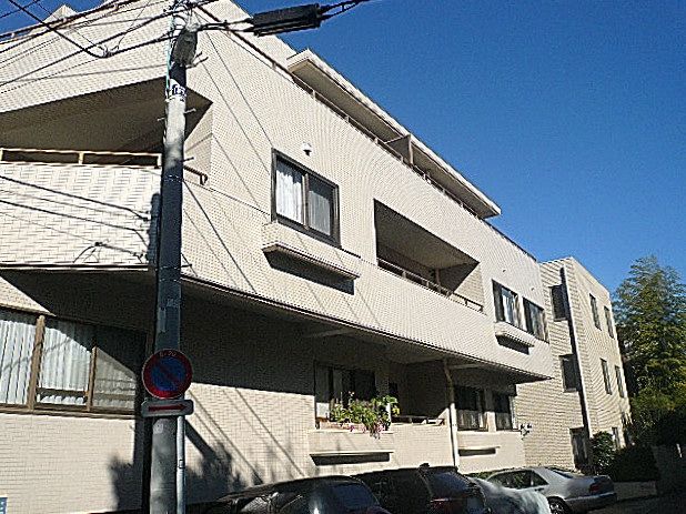 サンビューハイツ元麻布　タイル貼りの外観