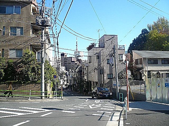 サンビューハイツ元麻布　麻布十番駅までの帰り道